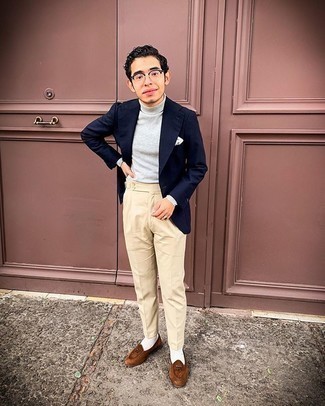 Beige Dress Pants Outfits For Men: This ensemble clearly illustrates that it is totally worth investing in such timeless menswear pieces as a navy blazer and beige dress pants. If you're clueless about how to round off, introduce brown suede loafers to the mix.