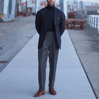 Charcoal Dress Pants Outfits For Men: You can be sure you'll look handsome and sharp in a navy blazer and charcoal dress pants. For extra style points, introduce a pair of brown suede oxford shoes to the mix.