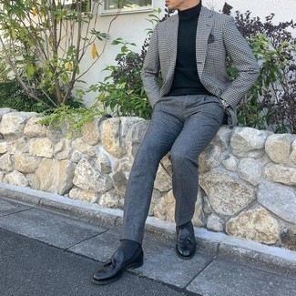 Charcoal Wool Dress Pants Outfits For Men: Wear a white and black houndstooth blazer with charcoal wool dress pants for rugged elegance with a twist. A good pair of black leather tassel loafers pulls this outfit together.