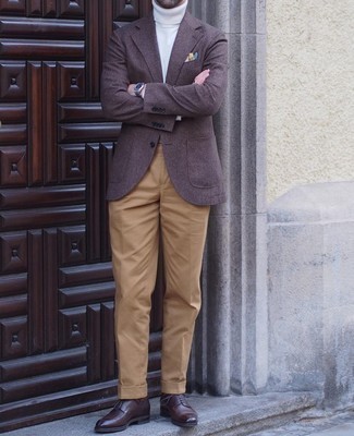 Tobacco Leather Derby Shoes Outfits: Pairing a brown wool blazer with khaki dress pants is a nice choice for a smart and elegant outfit. Introduce a pair of tobacco leather derby shoes to the equation et voila, the outfit is complete.
