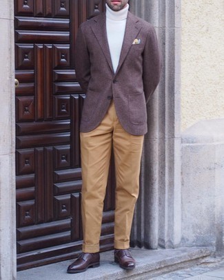 Brown Wool Blazer Outfits For Men: You can be sure you'll look truly sharp in a brown wool blazer and khaki dress pants. A pair of dark brown leather derby shoes is a good pick to finish off this getup.