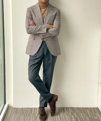 Grey Houndstooth Blazer Outfits For Men: This pairing of a grey houndstooth blazer and charcoal dress pants is truly dapper and creates instant appeal. Why not take a classic approach with shoes and add dark brown suede oxford shoes to the mix?