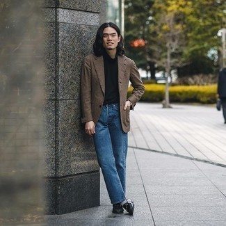 Black Turtleneck Outfits For Men: A black turtleneck and blue jeans worn together are the perfect outfit for guys who appreciate laid-back and cool styles. And if you need to effortlessly kick up your look with one piece, why not add a pair of black leather loafers to the mix?