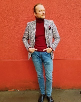Dark Brown Leather Oxford Shoes Outfits: This combo of a multi colored gingham blazer and light blue jeans is hard proof that a safe casual ensemble can still look incredibly stylish. Go the extra mile and switch up your outfit by rocking dark brown leather oxford shoes.