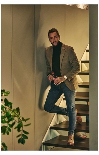 Brown Leather Brogue Boots Outfits: A brown blazer and navy jeans: this is it, you've found the ensemble of your menswear dreams. Let's make a bit more effort with shoes and complement your look with brown leather brogue boots.