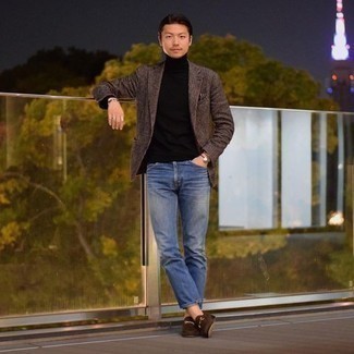 Black Turtleneck Warm Weather Outfits For Men: Why not choose a black turtleneck and blue jeans? As well as very practical, these two pieces look amazing teamed together. For extra style points, introduce brown suede loafers to the equation.