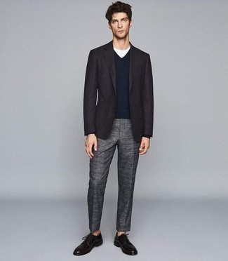Grey Plaid Dress Pants Outfits For Men: A charcoal blazer and grey plaid dress pants are among the unshakeable foundations of a versatile closet. Black leather derby shoes act as the glue that pulls this ensemble together.