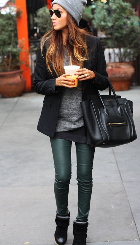 Dark Green Leggings with Crew-neck T-shirt Outfits (5 ideas & outfits)