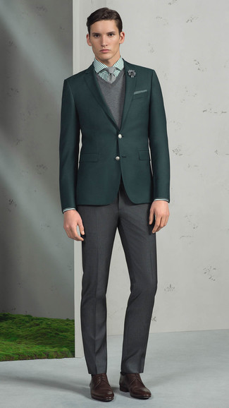 Green Check Pocket Square Outfits: If you appreciate functionality above all else, this off-duty pairing of a dark green blazer and a green check pocket square is your go-to. Finishing off with a pair of dark brown leather derby shoes is a surefire way to inject an extra touch of style into your look.