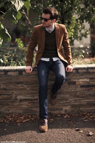 Brown V-neck Sweater Outfits For Men: A brown v-neck sweater and navy chinos teamed together are a great match. Why not complement your outfit with brown leather oxford shoes for an element of class?