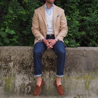 Beige Check Blazer Outfits For Men: You'll be amazed at how easy it is for any gent to get dressed like this. Just a beige check blazer and navy jeans. You can get a little creative on the shoe front and polish off your look by finishing off with a pair of brown suede loafers.