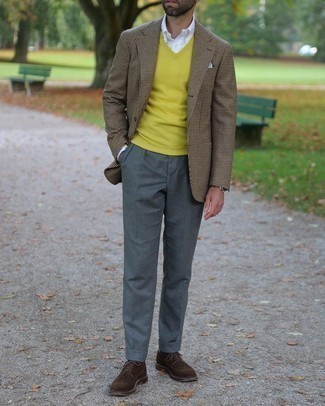 Green-Yellow V-neck Sweater Outfits For Men: This classy combo of a green-yellow v-neck sweater and charcoal dress pants is a favored choice among the sartorially savvy chaps. Dark brown suede brogues will be a welcome accompaniment to your look.