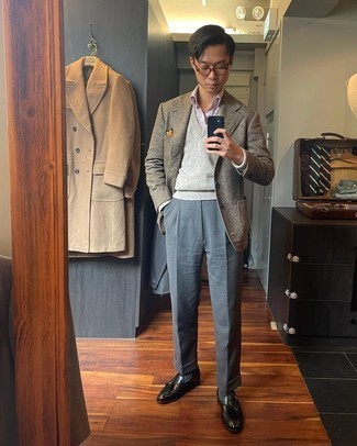 Men's Outfits 2021: A grey wool blazer and charcoal dress pants are absolute mainstays if you're crafting a refined wardrobe that matches up to the highest sartorial standards. Black leather tassel loafers integrate really well within a ton of ensembles.
