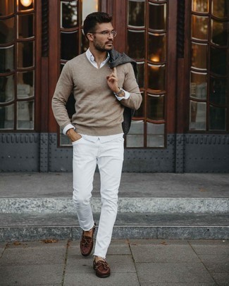 Black and White Skinny Jeans Outfits For Men: On-trend yet comfy, this outfit is comprised of a charcoal wool blazer and black and white skinny jeans. Dark brown leather boat shoes will be a welcome companion to your ensemble.