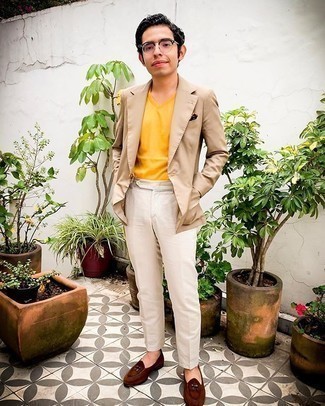 Beige Dress Pants Outfits For Men: Indisputable proof that a tan blazer and beige dress pants are awesome when worn together in a classy getup for today's gent. The whole outfit comes together really well if you complete your ensemble with brown suede loafers.