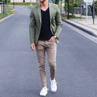 White Sneakers with Beige Jeans Casual Summer Outfits For Men: Go for an olive blazer and beige jeans to achieve a dressy, but not too dressy look. White sneakers are an easy way to add a confident kick to the getup. No doubt, it's easier to work through a blazing hot hot weather afternoon in a light and breezy combination like this.