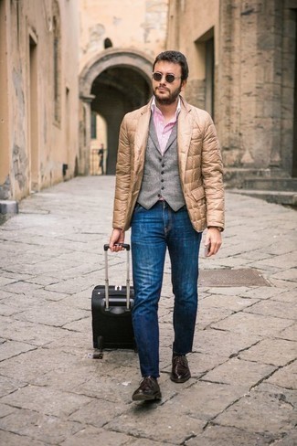 Suitcase Outfits For Men: A tan quilted blazer and a suitcase are an easy way to introduce effortless cool into your casual repertoire. Add dark brown leather derby shoes to your look for an added dose of class.