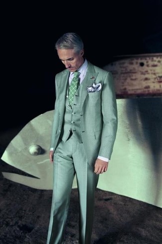 Green Dress Pants with Green Tie Outfits For Men: Pair a mint blazer with green dress pants for incredibly smart style.