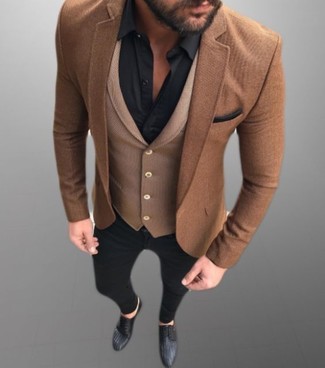 Dark Brown Wool Waistcoat Outfits: This pairing of a dark brown wool waistcoat and black skinny jeans couldn't possibly come across as anything other than devastatingly stylish and casually classic. For something more on the dressier side to finish off this ensemble, introduce a pair of black leather derby shoes to the mix.