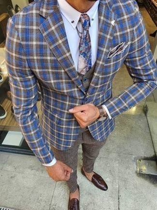 Multi colored Tie Outfits For Men: Dapper up in a brown plaid blazer and a multi colored tie. The whole getup comes together really well when you complete this outfit with burgundy leather tassel loafers.