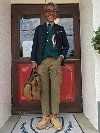 Tan Suede Brogues Outfits: Choose a navy and green plaid blazer and olive cargo pants to create a really dapper and current laid-back outfit. A pair of tan suede brogues instantly amps up the fashion factor of any look.