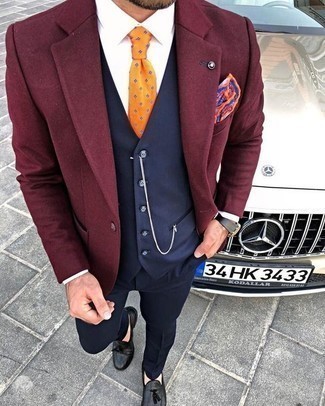 Yellow Print Tie Outfits For Men: You'll be amazed at how easy it is to get dressed like this. Just a burgundy wool blazer and a yellow print tie. This look is completed nicely with a pair of black leather tassel loafers.