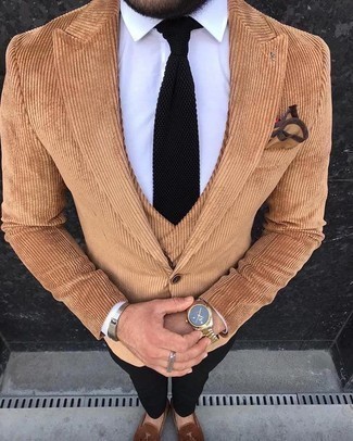Beige Pocket Square Outfits: Extremely stylish, this pairing of a tan corduroy blazer and a beige pocket square delivers ample styling opportunities. Feel uninspired with this outfit? Introduce a pair of brown suede loafers to jazz things up.
