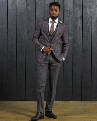 Brown Horizontal Striped Socks Outfits For Men: We're all scouting for functionality when it comes to styling, and this contemporary combination of a charcoal plaid blazer and brown horizontal striped socks is a practical example of that. Go ahead and add a pair of black leather oxford shoes to this ensemble for an added dose of sophistication.