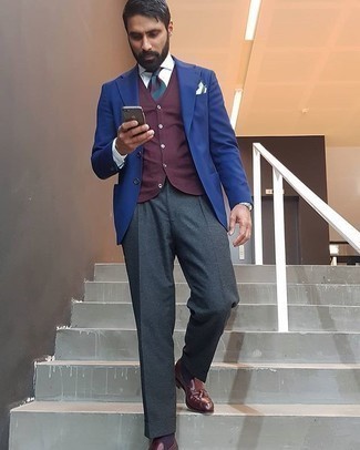 Dark Green Horizontal Striped Tie Outfits For Men: Reach for a blue blazer and a dark green horizontal striped tie for seriously stylish attire. A pair of burgundy leather tassel loafers is a wonderful choice to round off this ensemble.