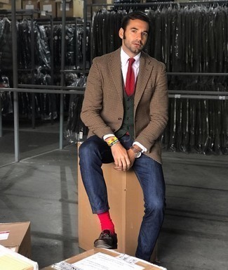 Red and Navy Socks Outfits For Men: This street style combo of a tan houndstooth blazer and red and navy socks is super versatile and really up for whatever's on your errand list today. Dark brown leather tassel loafers are an easy way to breathe a touch of elegance into your ensemble.