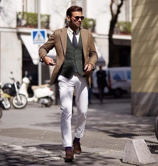 Tan Houndstooth Blazer Outfits For Men: A tan houndstooth blazer and white chinos worn together are a nice match. Feel somewhat uninspired with this outfit? Enter a pair of brown suede oxford shoes to jazz things up.