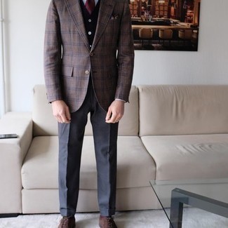 Burgundy Horizontal Striped Tie Outfits For Men: For rugged refinement with a modern spin, you can easily go for a brown plaid blazer and a burgundy horizontal striped tie. Bring a classier twist to this look with brown suede oxford shoes.