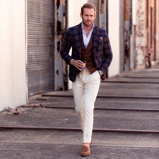 Pink Pocket Square Outfits: A navy plaid blazer and a pink pocket square have become bona fide casual styles. Wondering how to complement this ensemble? Rock tan suede tassel loafers to spruce it up.