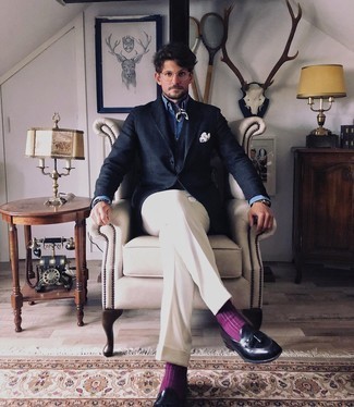 Violet Socks Fall Outfits For Men: Master off-duty look in a navy blazer and violet socks. Avoid looking too casual by finishing off with navy leather tassel loafers. On not so cold days, sport this transitional getup and look absolutely awesome.