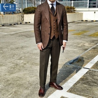 Brown Wool Blazer Outfits For Men: Pairing a brown wool blazer and dark brown dress pants is a surefire way to inject personality into your styling lineup. Feeling adventerous today? Mix things up a bit by wearing dark brown leather desert boots.