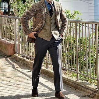 Tan Waistcoat Outfits: A tan waistcoat and charcoal dress pants? Make no mistake, this outfit will make heads turn. Brown suede loafers are the simplest way to infuse an element of stylish casualness into your outfit.