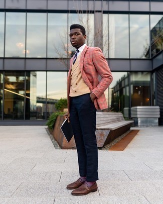 Violet Print Socks Outfits For Men: If you prefer a more laid-back approach to styling, why not go for a hot pink plaid blazer and violet print socks? Wondering how to finish this outfit? Wear a pair of brown fringe leather loafers to kick it up a notch.