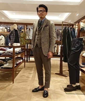 Tobacco Tie Outfits For Men: An olive houndstooth blazer and a tobacco tie are absolute wardrobe heroes if you're crafting a classy wardrobe that matches up to the highest sartorial standards. Complement this outfit with black leather tassel loafers and the whole getup will come together.