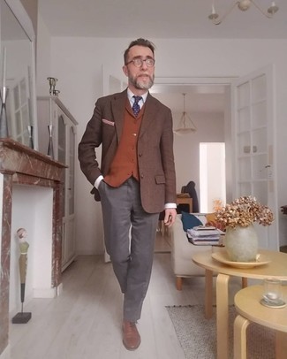 Brown Blazer Outfits For Men: A brown blazer and charcoal dress pants are absolute essentials if you're picking out a classic wardrobe that holds to the highest sartorial standards. Throw a pair of brown leather oxford shoes into the mix and the whole ensemble will come together wonderfully.