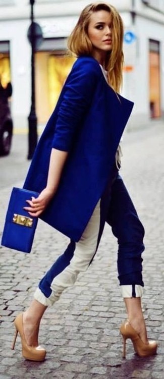 White and Blue Skinny Pants Outfits: A blue coat and white and blue skinny pants teamed together are an ultra covetable combination for those dressers who love cool chic styles. Tan leather pumps are a winning footwear style here that's full of personality.