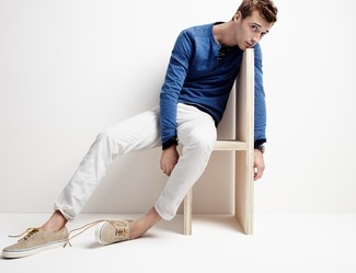 Blue Crew-neck Sweater Outfits For Men: A blue crew-neck sweater and white chinos are a great outfit formula to have in your wardrobe. All you need is a pair of beige plimsolls to round off this look.