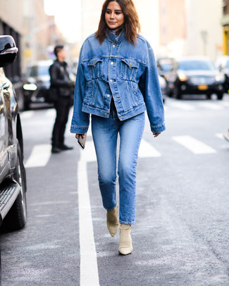 Navy Jeans Outfits For Women: This combination of a blue denim jacket and navy jeans is on the casual side but guarantees that you look totaly stylish and put-together. And if you need to instantly ramp up your ensemble with one piece, add beige suede ankle boots to the mix.