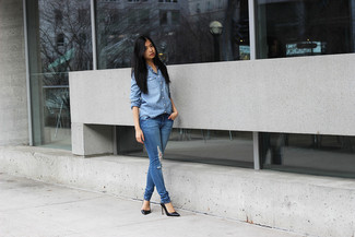 Black Leather Pumps Outfits: This combo of a blue denim shirt and blue ripped skinny jeans is on the casual side yet it's also totaly chic and put-together. Complete your ensemble with black leather pumps to switch things up.