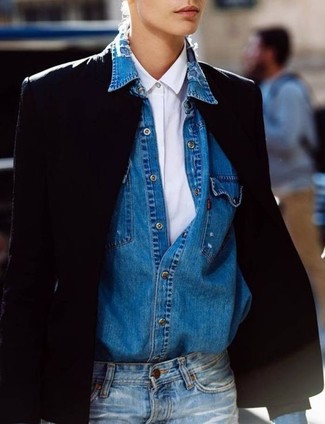 Blue Denim Shirt Outfits For Women In Their 20s: 