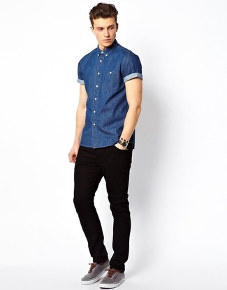 Blue Denim Short Sleeve Shirt Outfits For Men: When you need to go about your day with confidence in your outfit, try pairing a blue denim short sleeve shirt with black jeans. On the shoe front, this outfit is rounded off well with grey plimsolls.