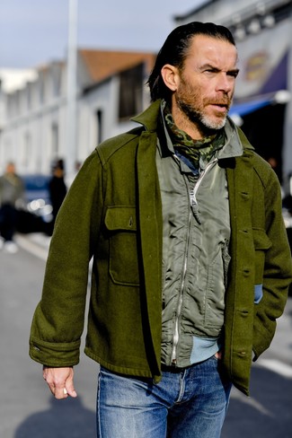 Olive Camouflage Scarf Outfits For Men: 