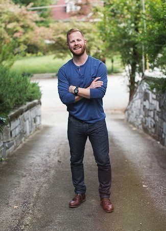 Blue Long Sleeve Henley Shirt Outfits For Men: This look with a blue long sleeve henley shirt and navy jeans isn't so hard to score and is easy to adapt according to circumstances. Add a pair of burgundy leather derby shoes to the equation for a hint of elegance.