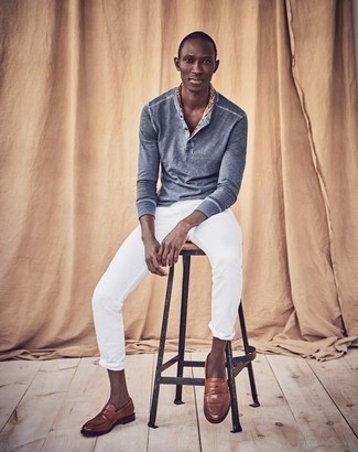 Blue Long Sleeve Henley Shirt Outfits For Men: A blue long sleeve henley shirt and white jeans are an easy way to infuse effortless cool into your casual styling rotation. A pair of brown leather loafers immediately ramps up the wow factor of this outfit.