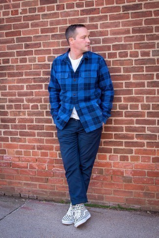 Blue Plaid Flannel Long Sleeve Shirt Outfits For Men: A blue plaid flannel long sleeve shirt and navy chinos teamed together are a savvy match. Infuse some much need fun and experimentation into your look via black and white check canvas high top sneakers.