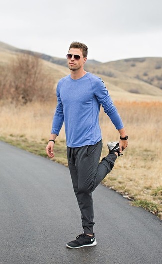 Grey Sweatpants Outfits For Men: For a casually dapper ensemble, try teaming a blue long sleeve t-shirt with grey sweatpants — these two pieces work really good together. Introduce black athletic shoes to the equation et voila, the outfit is complete.